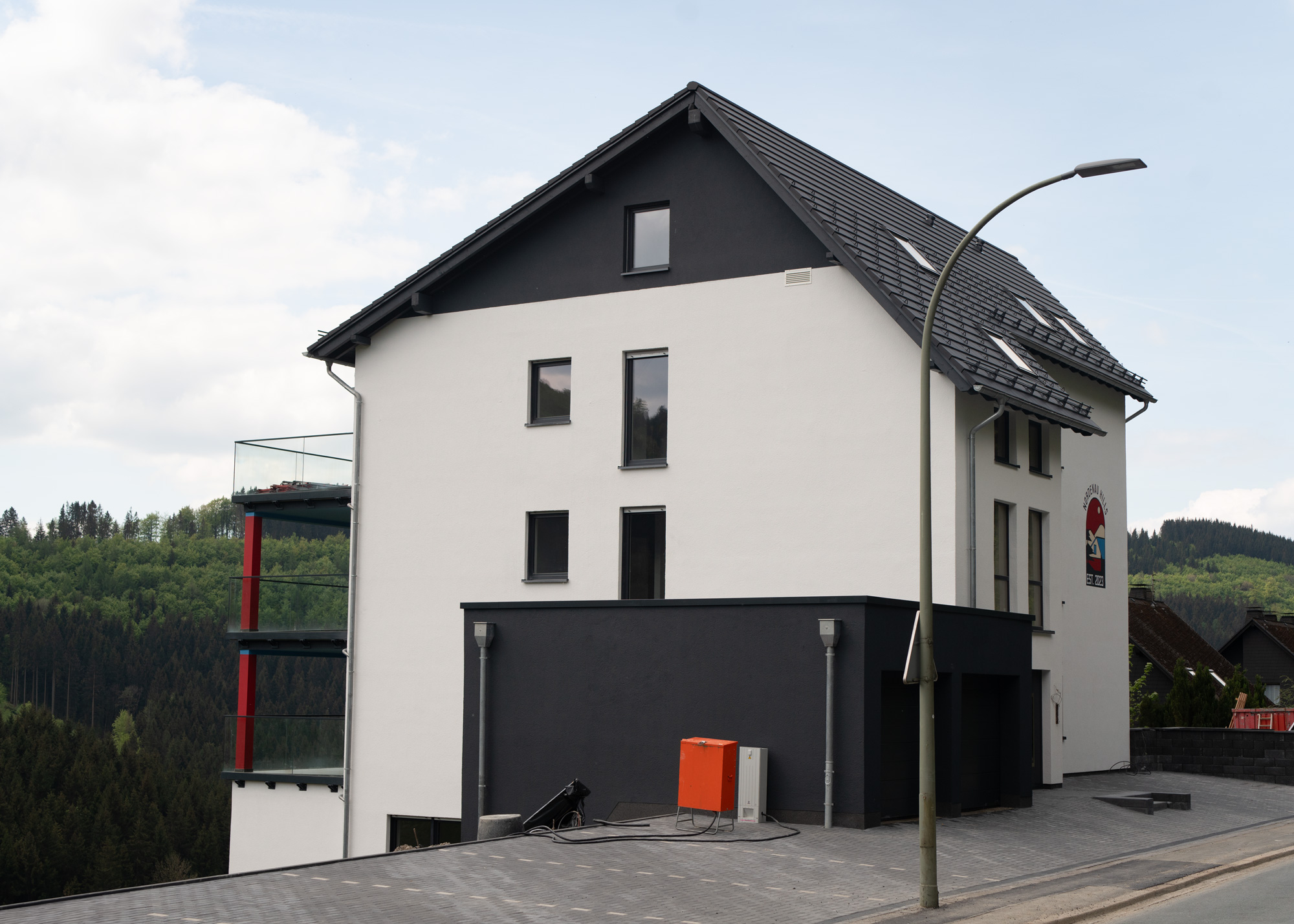 Gruenewald-nordenau-hills-haus-eingangsbereich-01